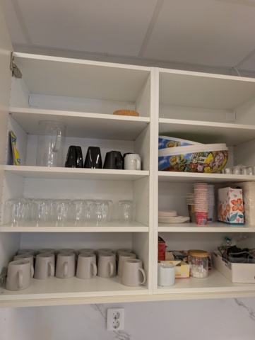 1532195-10 Matbord med 16 st stolar