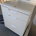 1532191-4 Arbetsplats med elskrivbord, arbetsstol och skåp