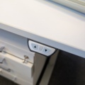 1532190-3 Arbetsplats med elskrivbord, arbetsstol och skåp