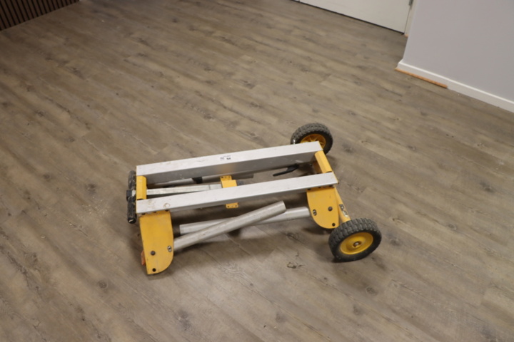 1296104-4 Stativ med hjul Dewalt DE7400