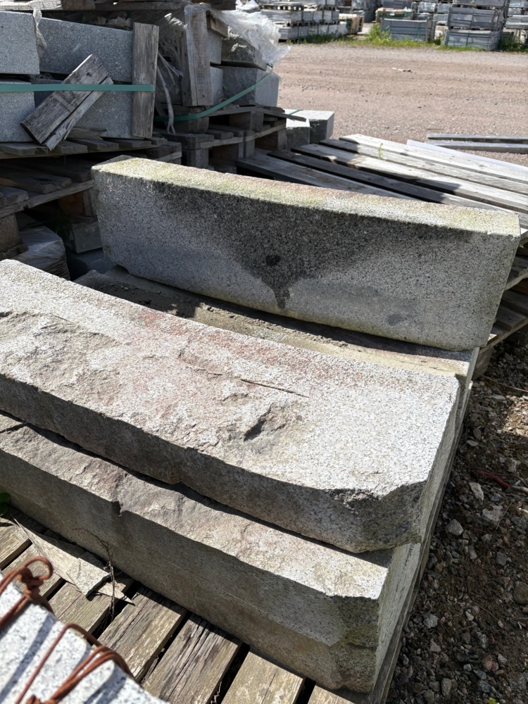 1559048-1 8 pcs Granite curb stone GV2 Radius 4.5m 300x120mm
