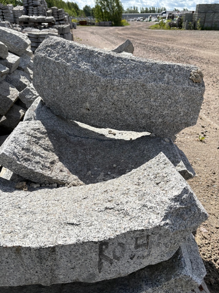 1559069-1 12 pcs Granite curb stone RV4 Radius 0.5m 300x100mm