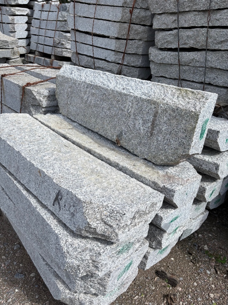 1559077-1 12 pcs Granite curb stone RV4 Radius 12.0m 300x100mm