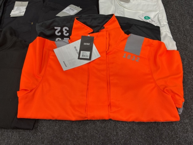 1559654-2 7 st Arbetsbyxor, mammabyxor, varseljacka & sweatshirt, blandade storlekar