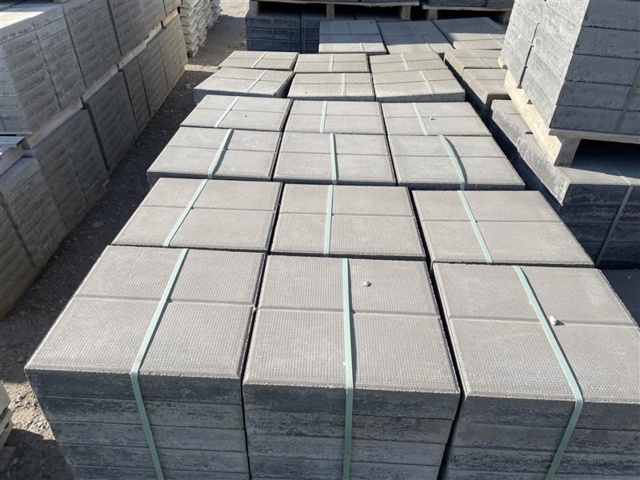 1 pall Våtpressad Markplatta Svart 350x350x50 mm 8,08 kvm