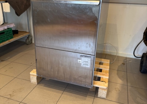 Undercounter dishwasher
