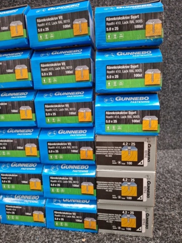 1557899-5 30 st Förpackningar Rännkrokskruv & Vindskiveskruv, Gunnebo