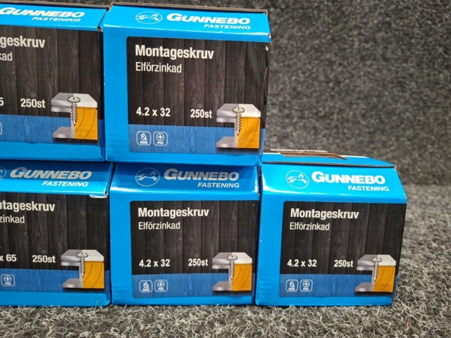 1557914-4 8 st Förpackningar Montageskruv Elförzinkad, Gunnebo