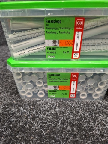 1557918-4 7 st Förpackningar Fasadplugg, Essve