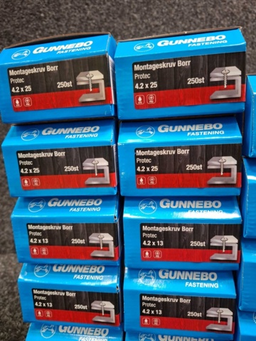 1557927-4 27 st Förpackningar Montageskruv Borr, Gunnebo