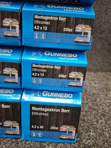 1557927-9 27 st Förpackningar Montageskruv Borr, Gunnebo
