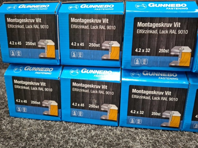 1557933-3 10 st Förpackningar Montageskruv Vit, Gunnebo
