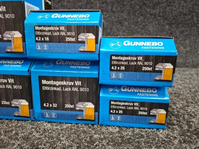 1557933-4 10 st Förpackningar Montageskruv Vit, Gunnebo