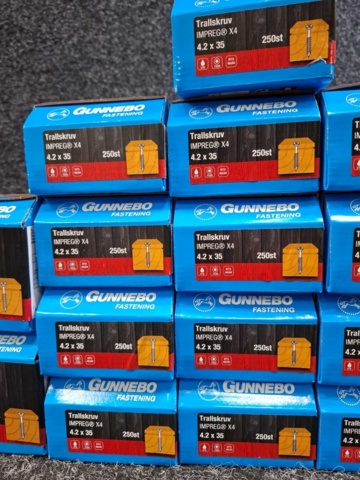1557934-4 17 st Förpackningar Trallskruv, Gunnebo