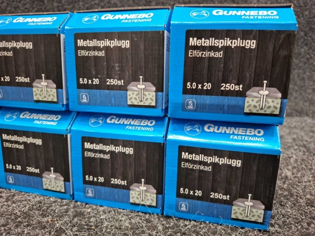 1559830-4 8 st Förpackningar Metallspikplugg, Gunnebo