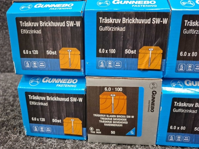 1559835-4 11 st Förpackningar Träskruv Brickhuvud SW-W, Gunnebo