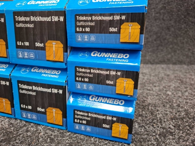 1559835-6 11 st Förpackningar Träskruv Brickhuvud SW-W, Gunnebo
