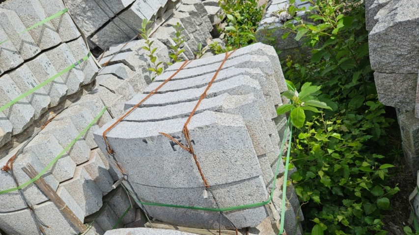 1559041-2 12 st Granitkantsten GV2 Radie 1.0m 300x120mm