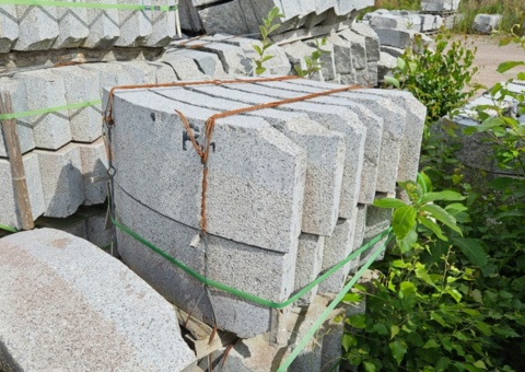 12 st Granitkantsten GV2 Radie 1.0m 300x120mm