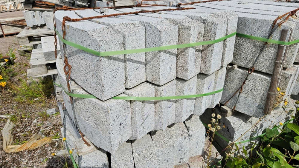 1559043-1 12 pcs Granite curb stone GV2 Radius 1.5m 300x120mm