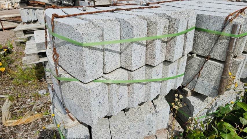 12 st Granitkantsten GV2 Radie 1.5m 300x120mm