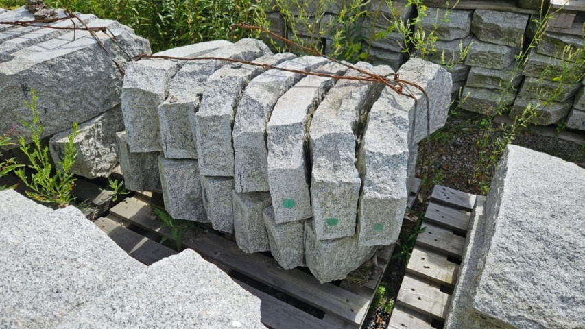 12 st Granitkantsten RV4 Radie 0.75m 300x100mm