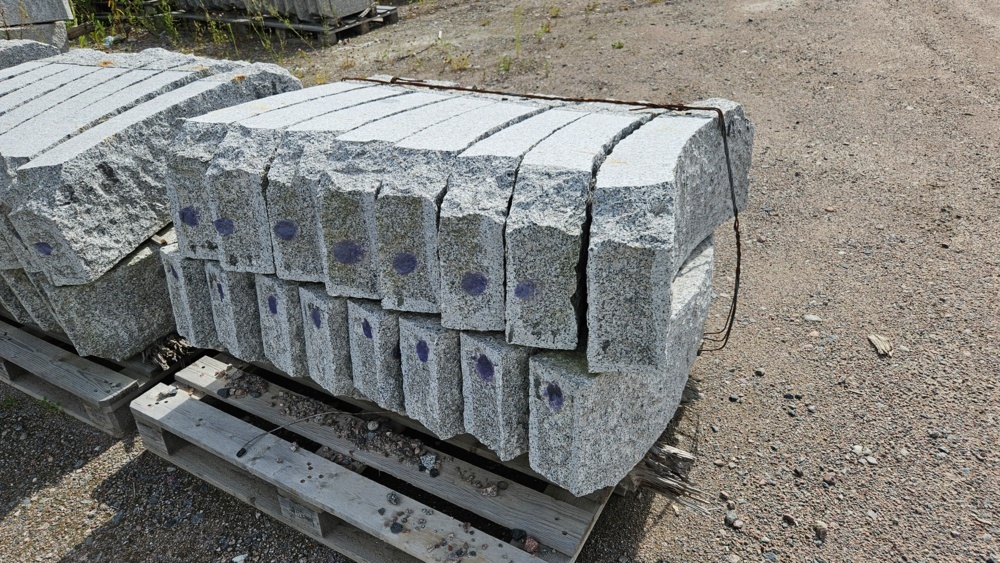 1559073-1 12 pcs Granite curb stone RV4 Radius 1.0m 300x100mm