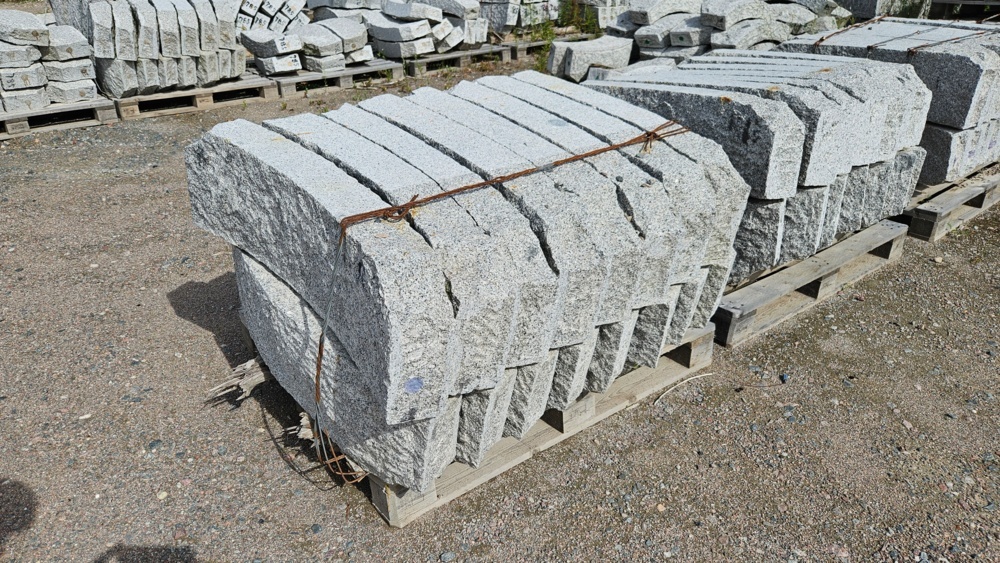 1559074-2 12 pcs Granite curb stone RV4 Radius 1.0m 300x100mm