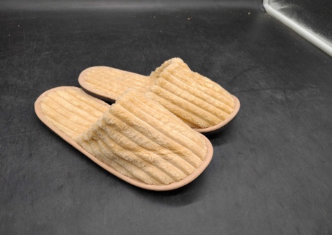 Image representing the auction - Lots of slippers, towels
