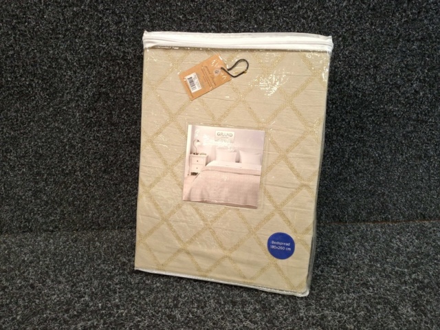 1560162-2 Överkast Grand Design Dunblane Sand Bedspread - 180x260 cm