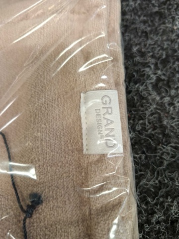 1560236-4 2 st Kuddfodral Grand Design Velour Sand - 50x90 cm