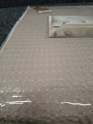1560272-4 Överkast Grand Design Waffle Taupe - 180x260 cm