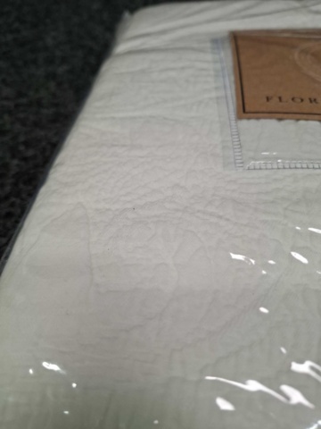 1560380-6 2 st Överkast Grand Design Floral Quilt White - 120x180 cm