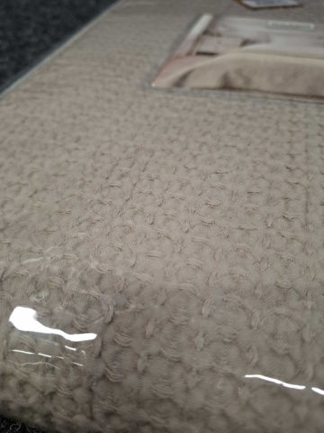 1560105-5 Överkast Grand Design Waffle Taupe - 260x260 cm