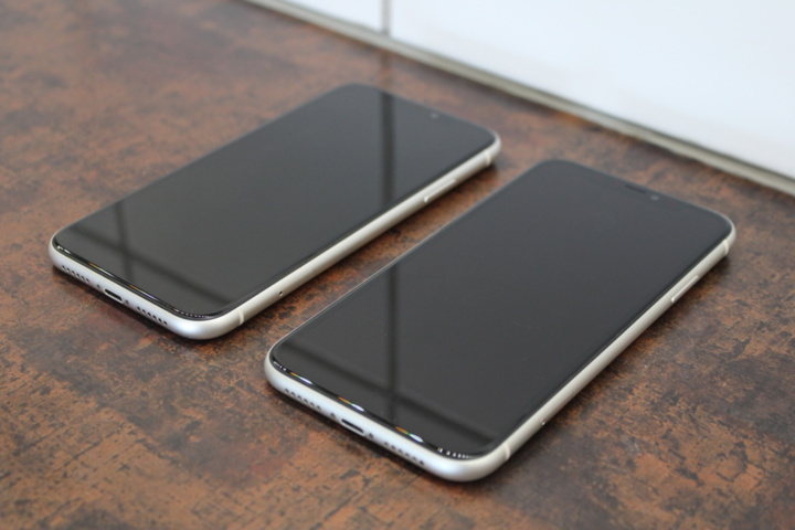 1436432-2 Två mobiltelefoner iPhone 11 64GB (OK skick)
