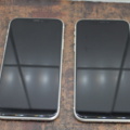 1436432-3 Två mobiltelefoner iPhone 11 64GB (OK skick)