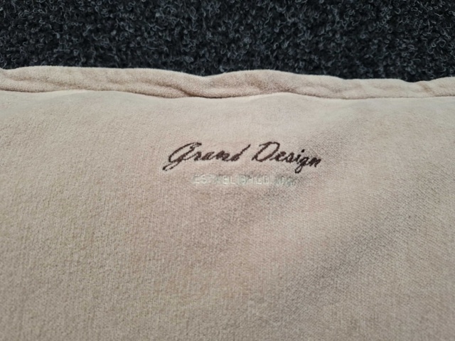 1560236-10 2 st Kuddfodral Grand Design Velour Sand - 50x90 cm