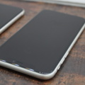 1436432-6 Två mobiltelefoner iPhone 11 64GB (OK skick)
