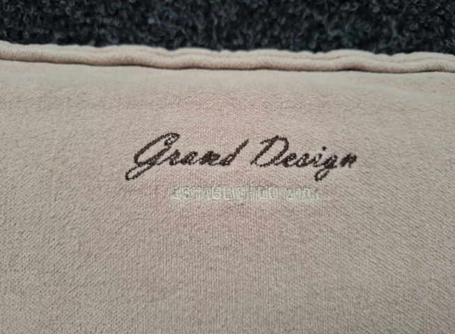 1560403-8 2 st Kuddfodral Grand Design Velour Sand - 50x50 cm
