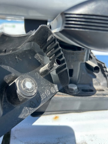 1436434-8 Roof pipe holder with mounting parts - Rhino PipeTube Pro