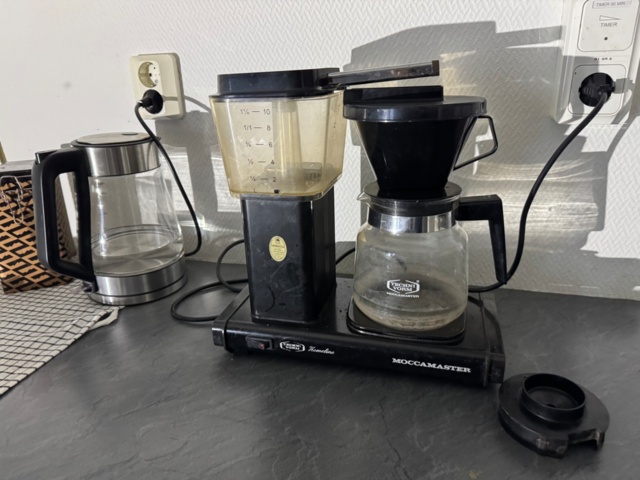 1406014-14 Everything in the kitchen/coffee room