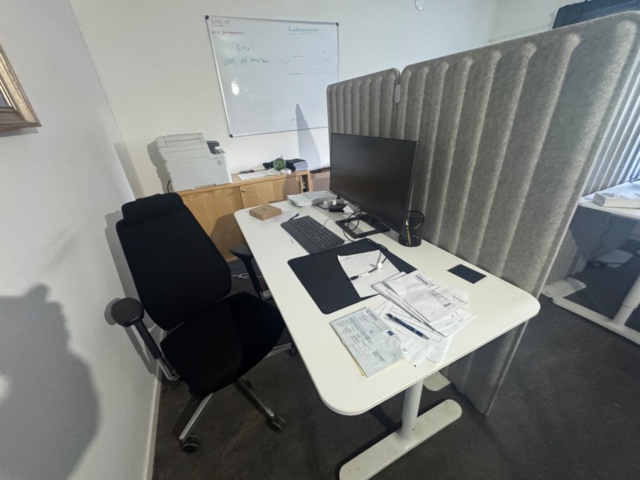 1406012-2 Office with 3 workplaces