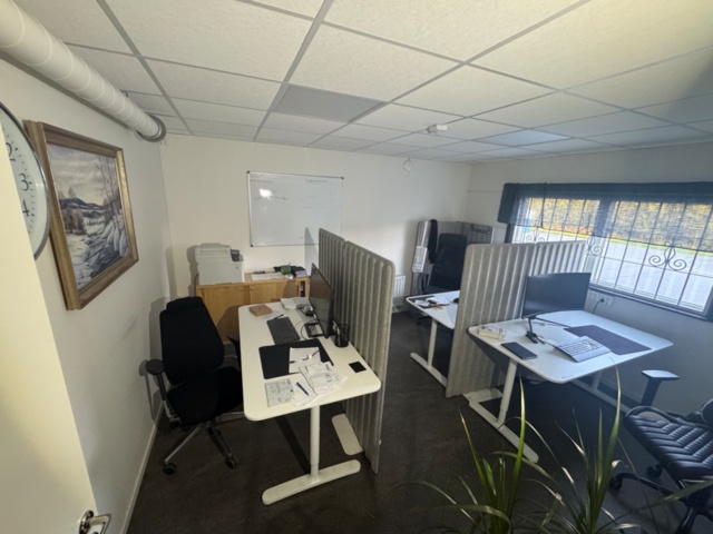 1406012-1 Office with 3 workplaces