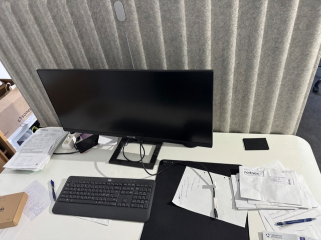 1406012-4 Office with 3 workplaces