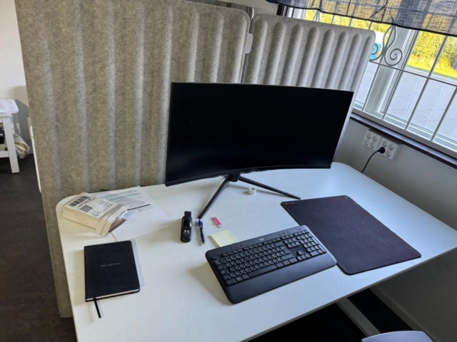 1406012-8 Office with 3 workplaces