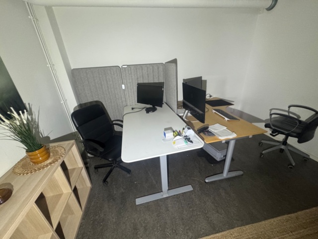 1406013-17 Office with 2 workplaces
