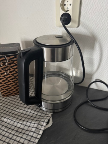 1406014-27 Everything in the kitchen/coffee room