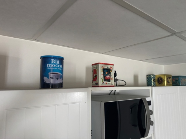 1406014-30 Everything in the kitchen/coffee room