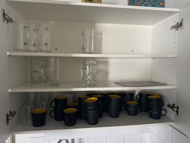 1406014-36 Everything in the kitchen/coffee room