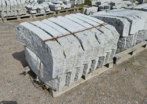 Image representing the auction - Granite slabs, granite curbstones, masonry blocks, ground tiles, etc.